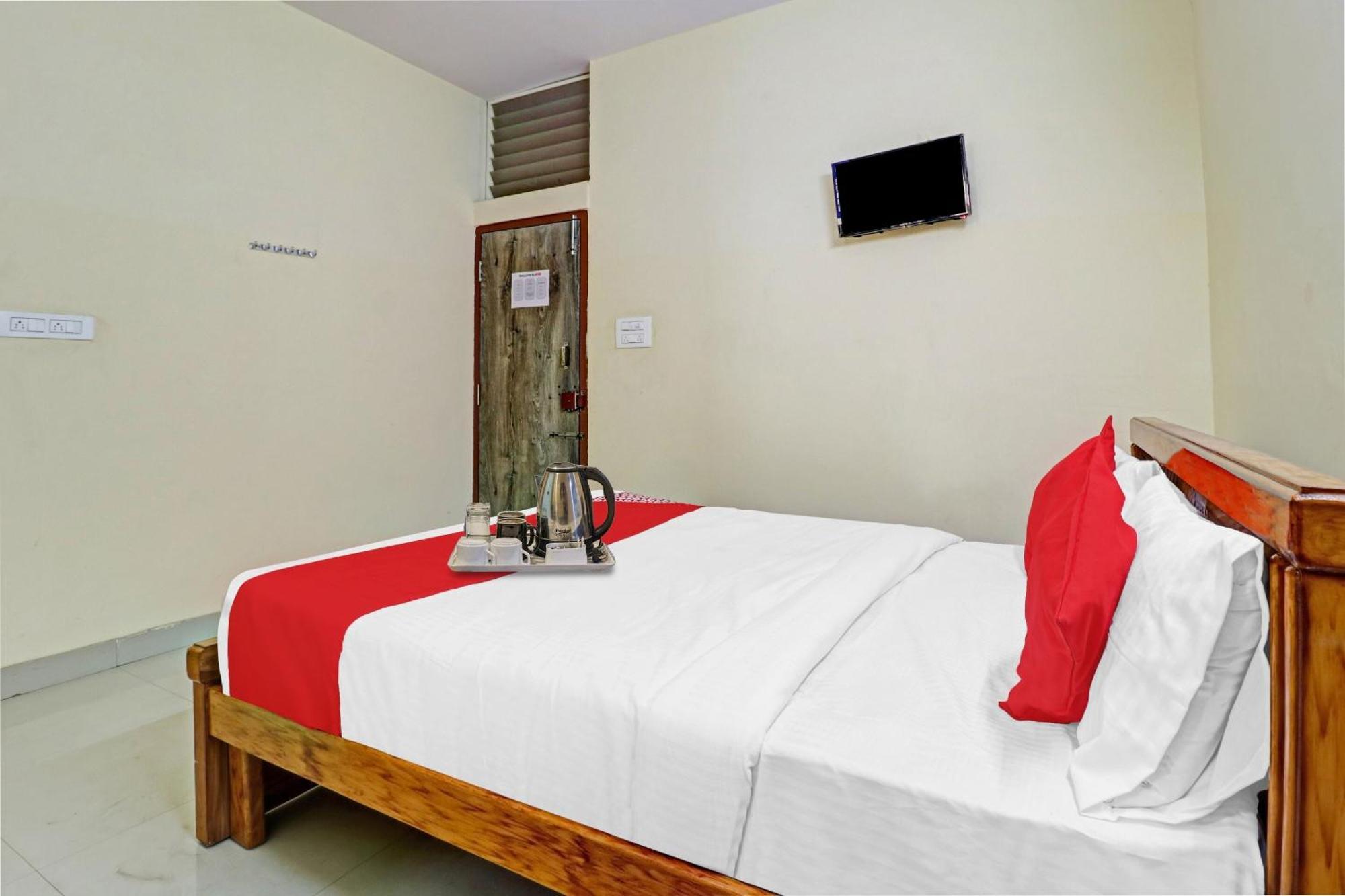 Hotel O Lakshmi Sri Deluxe Boarding & Lodgeing Kumbalgod Exterior foto