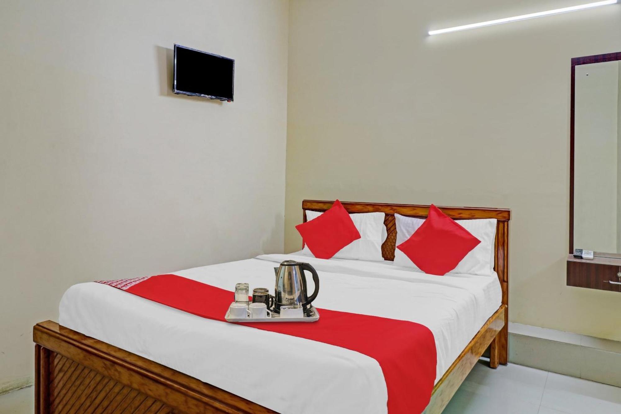 Hotel O Lakshmi Sri Deluxe Boarding & Lodgeing Kumbalgod Exterior foto