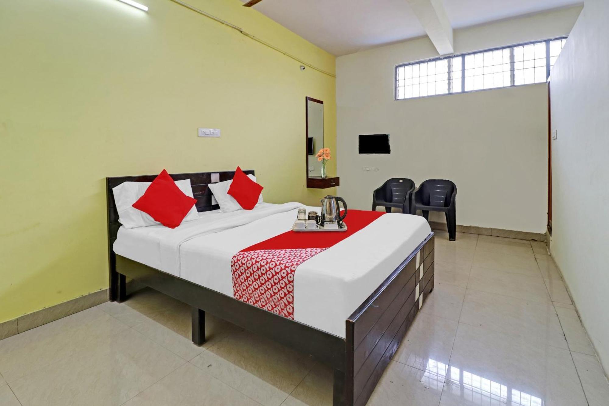 Hotel O Lakshmi Sri Deluxe Boarding & Lodgeing Kumbalgod Exterior foto