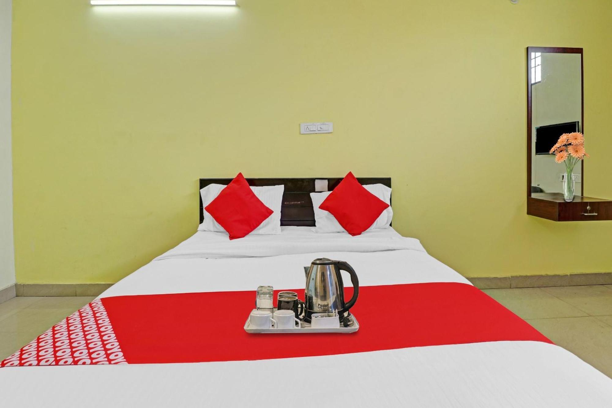 Hotel O Lakshmi Sri Deluxe Boarding & Lodgeing Kumbalgod Exterior foto