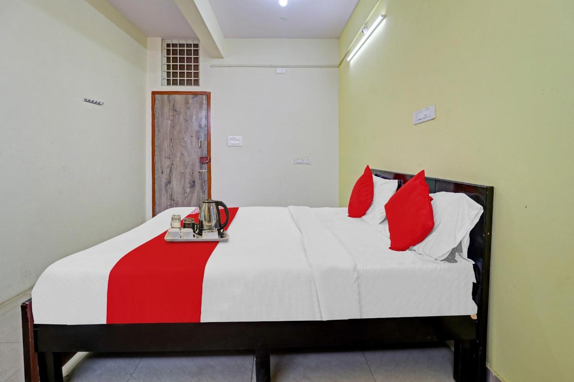 Hotel O Lakshmi Sri Deluxe Boarding & Lodgeing Kumbalgod Exterior foto