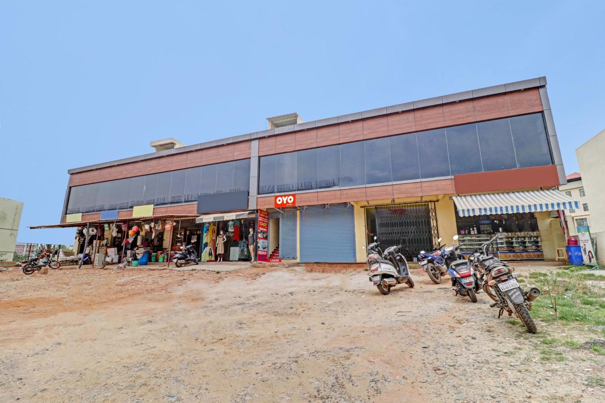 Hotel O Lakshmi Sri Deluxe Boarding & Lodgeing Kumbalgod Exterior foto