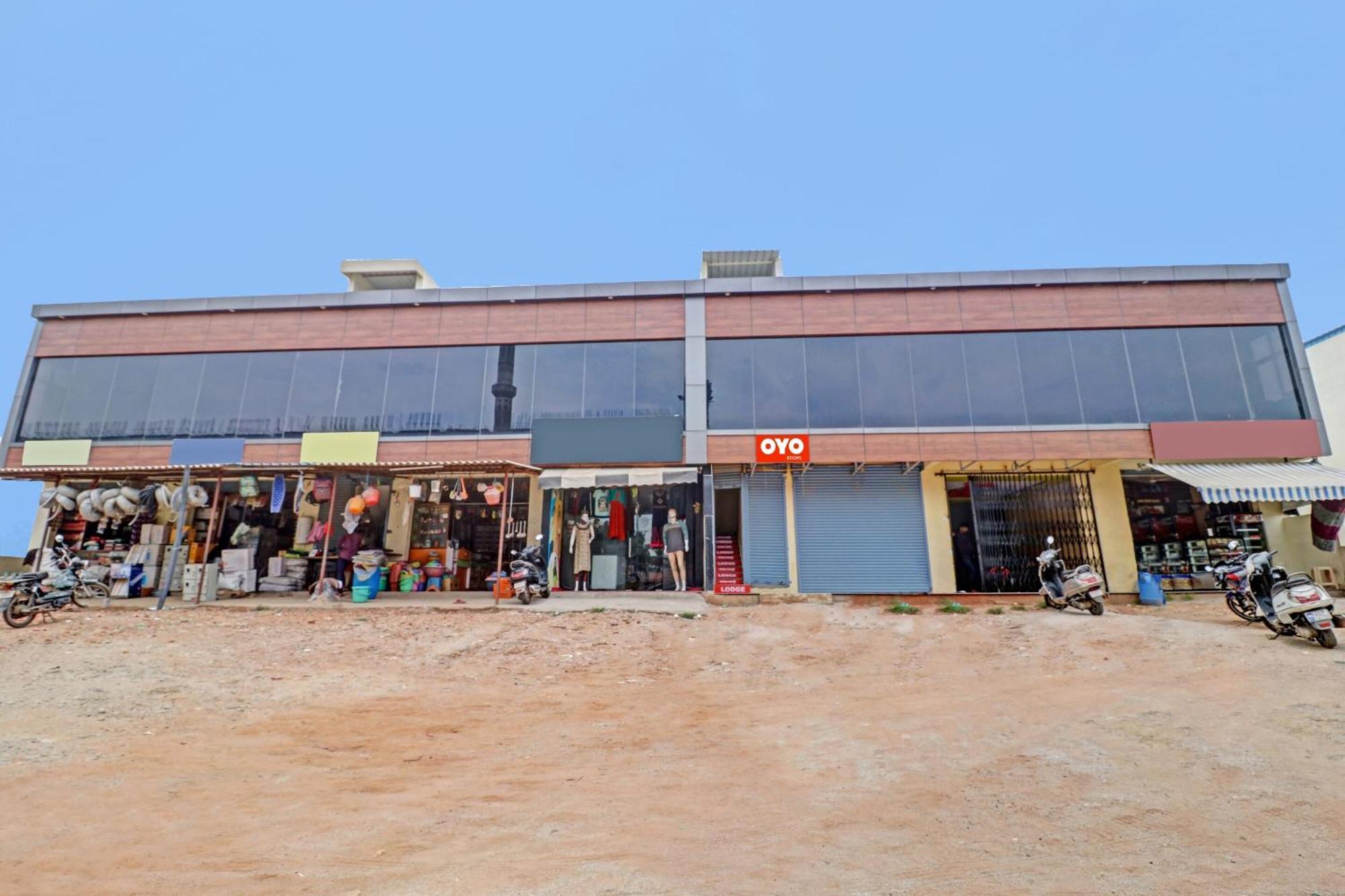 Hotel O Lakshmi Sri Deluxe Boarding & Lodgeing Kumbalgod Exterior foto